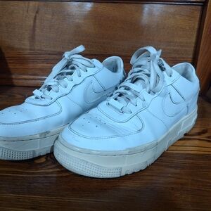 Women's White Nike Air Force 1 Size 9